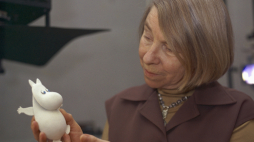 Łódź 1978 r. Wizyta fińskiej pisarki, ilustratorki, autorki cyklu książek dla dzieci o Muminkach Tove Jansson. Podczas wizyty pisarka odwiedziła Studio Małych Form Filmowych, w którym rozpoczęto ekranizację serii opowiadań o Muminkach. Fot. PAP/Woody Ochnio