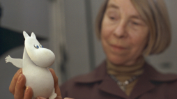 Łódź 1978 r. Wizyta fińskiej pisarki, ilustratorki, autorki cyklu książek dla dzieci o Muminkach Tove Jansson. Podczas wizyty pisarka odwiedziła Studio Małych Form Filmowych, w którym rozpoczęto ekranizację serii opowiadań o Muminkach. Fot. PAP/Woody Ochnio