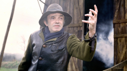 Realizacja komedii muzycznej w reżyserii Janusza Rzeszewskiego pt. Lata dwudzieste... lata trzydzieste... Na zdjęciu: aktor Krzysztof Litwin jako Pyzdra, 1983 r. PAP/Afa Pixx/Krzysztof Wellman