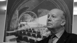 Stanisław Fiszer podczas konferencji prasowej dotyczącej Arkad Kubickiego w Warszawie, 2005 r. Fot. PAP/Tomasz Gzell