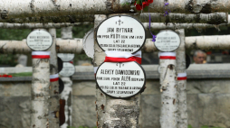 Grób w kwaterze Batalionu Zośka (A-20) na Cmentarzu Wojskowym na Powązkach Jana Bytnara ps. Rudy i Macieja Dawidowskiego ps. Alek, którzy zginęli w akcji pod Arsenałem. Fot. PAP/Jan Morek