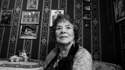 Katowice, 19.11.2011. Barbara Ptak w Pracowni Teatralno-Filmowej Muzeum Historii Katowic. Fot. PAP/Andrzej Grygiel