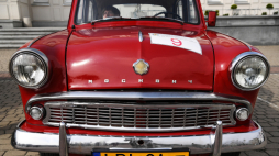 Moskwicz na zlocie samochodów zabytkowych w Stalowej Woli w 2021 r. Fot. PAP/Darek Delmanowicz 