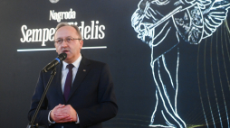 Warszawa, 2 grudnia 2024 r. Wiceprezes Instytutu Pamięci Narodowej Karol Polejowski podczas gali wręczenia nagród IPN "Semper Fidelis" na Zamku Królewskim w Warszawie. Fot.  PAP/Piotr Nowak