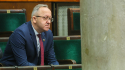 Zastępca prezesa Instytutu Pamięci Narodowej Karol Polejowski na galerii Sejmu. Fot. PAP/Leszek Szymański