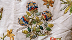 Szaty liturgiczne sprzed wieków na wystawie w skansenie w Lublinie. Fot. Muzeum Wsi Lubelskiej