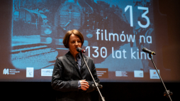 Marzena Bomanowska, dyrektorka Muzeum Kinematografii w Łodzi, podczas ogłaszania wyników badania przeprowadzonego w 130-lecie kina przez Muzeum Kinematografii w Łodzi i Uniwersytet Łódzki. Fot. Muzeum Kinematografii w Łodzi / Mikołaj Zacharow