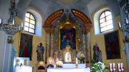 Ołtarz kościoła parafialnego św. Jana Chrzciciela w Brennej. Fot. © Marek and Ewa Wojciechowscy / Trips over Poland