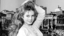 Brigitte Bardot w Rzymie, 1957 r. Fot. Reporters Associati & Archivi, Public domain, via Wikimedia Commons