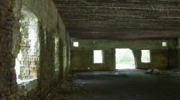 Wnętrze budynku służby stenograficznej w Wilczym Szańcu. Fot. PAP/Monika Kaczyńska