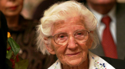 96-letnia Wanda Błeńska "Święta z Buluby", poznańska misjonarka, która 41 lat życia spędziła wśród trędowatych w Ugandzie. Fot. PAP/Bogdan Borowiak