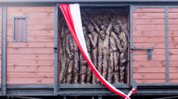 Odsłonięcie pomnika upamiętniającego ofiary Tragedii Górnośląskiej w Bytomiu w 2015 r. Fot. PAP/Andrzej Grygiel