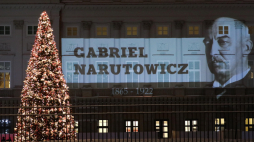 Okolicznościowa iluminacja na fasadzie Pałacu Prezydenckiego w 2022 r. - w 100. rocznicę zabójstwa prezydenta Gabriela Narutowicza. Fot. PAP/Tomasz Gzell