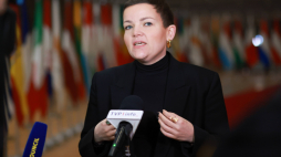 Minister kultury i dziedzictwa narodowego Marta Cienkowska przemawia podczas spotkania Rady UE ds. Edukacji, Młodzieży, Kultury i Sportu w Brukseli, Belgia, 28 listopada 2025 r. Fot. EPA/OLIVIER HOSLET