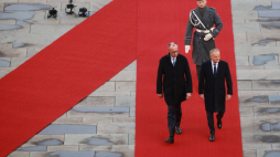 Premier Donald Tusk i kanclerz Friedrich Merz w Berlinie. Fot. PAP/EPA/Clemens Bilan