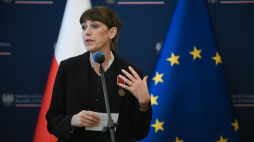 Clare Mulley, laureatka I nagrody w kategorii publikacji obcojęzycznych za książkę „Agent Zo: The untold story of fearless resistance fighter Elżbieta Zawacka”, podczas uroczystości w MSZ. Fot. PAP/Marcin Obara  