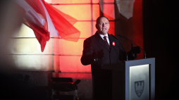 rezydent RP Karol Nawrocki przemawia podczas uroczystości przy pomniku 15. Pułku Ułanów w Poznaniu, 27 grudnia 2025 r. Fot. PAP/Jakub Kaczmarczyk