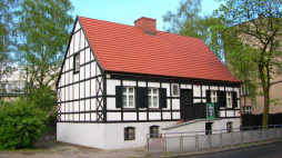 Piła - Dom Staszica. Fot. No machine-readable author provided. Bast assumed (based on copyright claims)., CC BY-SA 3.0 <http://creativecommons.org/licenses/by-sa/3.0/>, via Wikimedia Commons