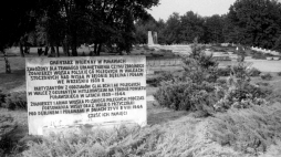 Cmentarz wojenny upamiętniający żołnierzy Wojska Polskiego i partyzantow poległych w walkach z okupantem niemieckim w latach 1939 - 1944., 1985 r. PAP/Longin Wawrynkiewicz