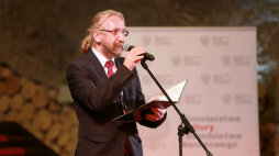 Dyrektor Muzeum Żup Krakowskich Jan Godłowski podczas uroczystości z okazji jubileuszu 70-lecia muzeum w Kopalni Soli Wieliczka w 2021 r. Fot. PAP/Art Service