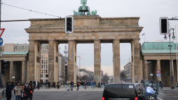 Brama Brandenburska w Berlinie. Fot. PAP/Albert Zawada