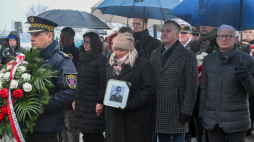 Uroczystość upamiętnienia ofiar katastrofy promu „Jan Heweliusz”, 14 na Placu Rybaka w Świnoujściu. Fot. PAP/Marcin Bielecki