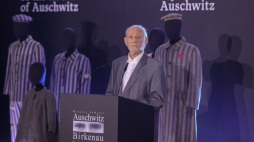 Ocalały z Zagłady Bernard Offen podczas głównych obchodów Międzynarodowego Dnia Pamięci o Ofiarach Holokaustu na terenie byłego KL Auschwitz II-Birkenau w Brzezince. Fot. PAP/Jarek Praszkiewicz