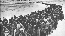 Niemieccy, włoscy, węgierscy i inni żołnierze schwytani pod Stalingradem w 1943 r. Fot. Leonid Velikzhanin, Public domain, via Wikimedia Commons
