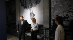 Wojciech Markert, kurator wystawy „Najlepsi. Cichociemni. Grom” w Muzeum Powstania Warszawskiego. Fot.PAP/Rafał Guz