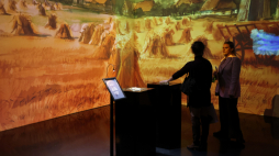 Warszawa, wrzesień 2025. Wystawa immersyjna "Romantyczny Chopin" w Art Box Experience w warszawskiej Fabryce Norblina. Fot. PAP/Albert Zawada