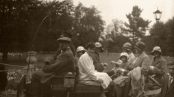 Wyjazd rodziny Sierakowskich z Waplewa, Waplewo Wielkie, 1929, ze zbiorów Muzeum Narodowego w Gdańsku, dar Izabelli Sierakowskiej-Tomaszewskiej 