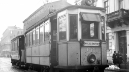 Tramwaj typu SN1 linii nr. 3 (nr boczny 66) na jednej z ulic Krakowa, 1930 r.