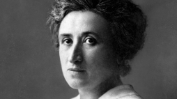 Róża Luksemburg na zdjęciu z początku XX w. Fot. See page for author, Public domain, via Wikimedia Commons