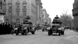Polskie samochody pancerne wz. 34 na defiladzie w Krakowie 11.11. 1937 r. Fot. nac.gov.pl 