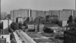 Ulica Chłodna i zabudowa przy ul. Żelaznej w Warszawie w 1970 r. w obiektywie Aleksandra Minorskiego. Fot. zbiory Muzeum Warszawy