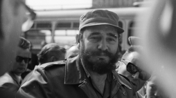 Delegacja partyjno-rządowa Republiki Kuby, pod przewodnictwem I sekretarza KC Komunistycznej Partii Kuby Fidela Castro (nz.) z wizytą w Hucie im. Lenina, 1972 r. Fot. PAP/Stanisław Gawliński