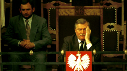 Prezydent Lech Wałęsa i Mieczysław Wachowski w Sejmie, 2001 r. Fot/ PAP/JANUSZ MAZUR