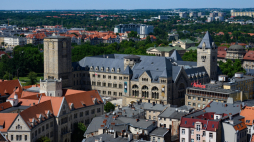 Widok na Zamek Cesarski z wieżowca Collegium Altum Uniwersytetu Ekonomicznego w Poznaniu. Fot. PAP/Jakub Kaczmarczyk
