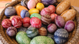 Pisanki w Muzeum Wsi Opolskiej w Opolu. Fot. PAP/Krzysztof Świderski