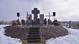 Pomnik dla upamiętnienia ofiar zbrodni w Hucie Pieniackiej. Fot. PAP/Vitaliy Hrabar