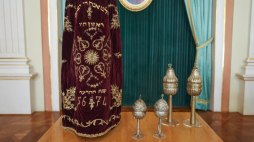 Częśc przekazanych Grecji judaików. Fot. PAP/Albert Zawada