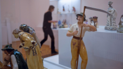 Montaż i aranżacja „Kruche dziedzictwo Pacykowa. Ceramika ze zbiorów Muzeum – Zamek Górków w Szamotułach. Fot. Muzeum Regionalne w Stalowej Woli