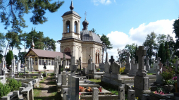 Cmentarz wraz z cerkwią parafialną i cmentarną pw. Wszystkich Świętych w Białymstoku. Fot. wikipedia