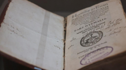 Odzyskany przez MKiDN starodruk przekazany do Biblioteki Elbląskiej. Fot. Danuta Matloch/MKiDN