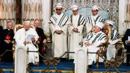 Jan Paweł II w rzymskiej Synagodze Większej, 13.04.1986. Fot. wiez.pl/ Vatican News