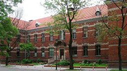 Budynek „Czerwonej Chirurgii”, dla którego Kraków szuka dzierżawcy. Fot. Facebook/Czerwona Chirurgia