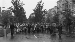 Pilgrzymi w drodze na Jasną Górę (w 1983 r.). Fot. PAP/Maciej Musiał