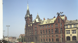  Gmach dawnej Biblioteki Uniwersyteckiej we Wrocławiu. Fot. PAP/Tomasz Prazmowski 