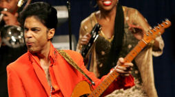 Amerykański muzyk Prince. Fot. PAP/EPA/MATT CAMPBELL