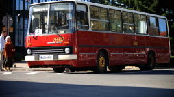 Autobus Ikarus 260 ”automat” podczas Zlotu Zabytkowych Autobusów w Gdańsku w 2011 r. Fot. PAP/Roman Jocher